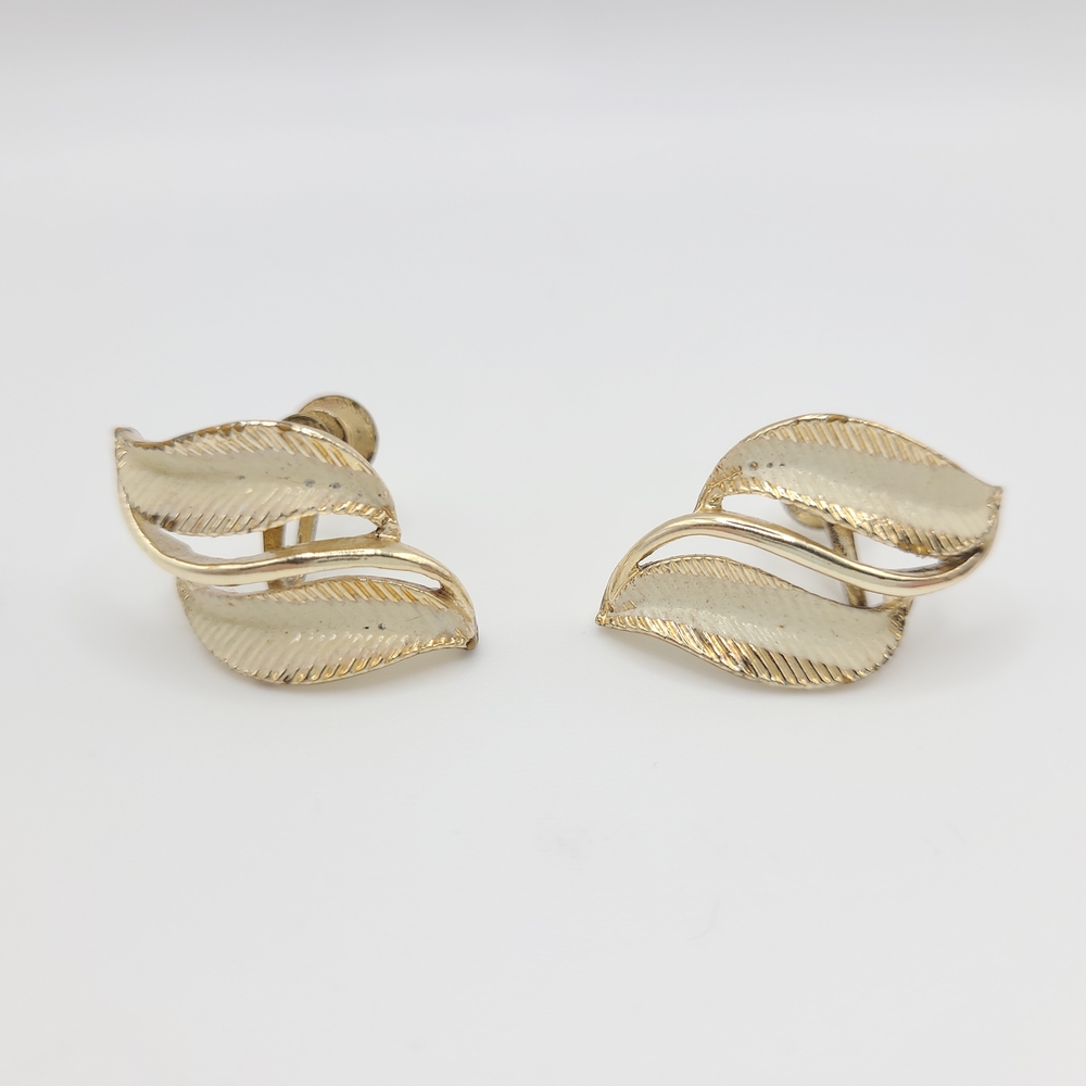 Vintage Coro Gold Tone Leaf Clip On Earrings Mid Century